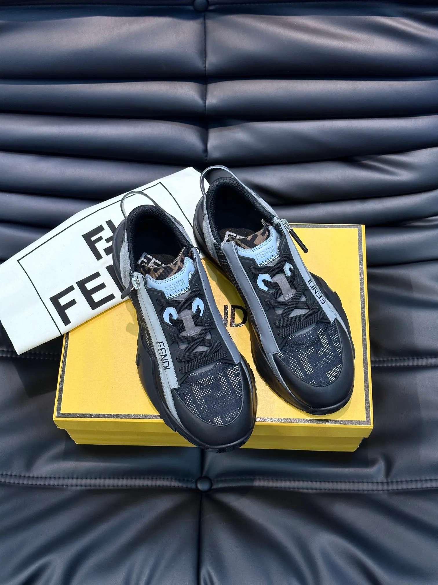 Men's shoes 💰p560 "Fend*" new men's casual sports shoes, equipped with elastic straps, side zippers, and corrugated soles engraved with F. Embossed Fendi Flow lettering on the heel. Made of technical fabric and a mix of blue and suede. Decorated with Lycra® details. FF graphic tongue. Ultra-light and wear-resistant EVA sole. Size: 38-44